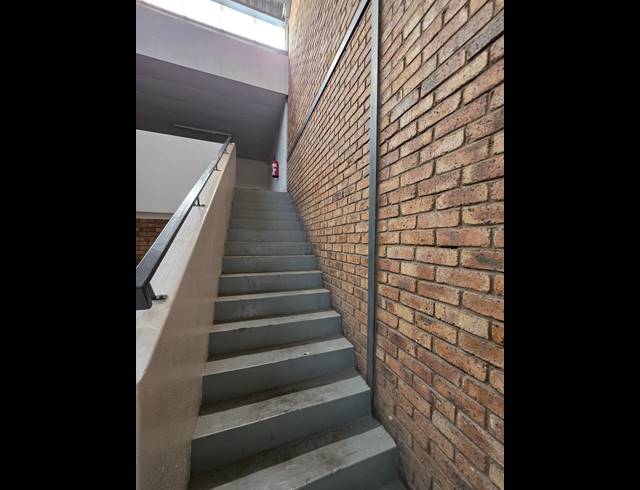 240M² WAREHOUSE TO LET IN DRIEHOEK